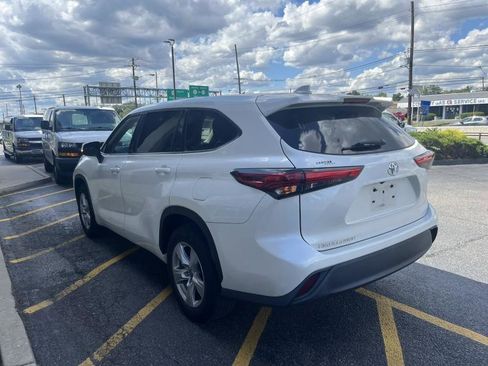 Used 2021 Toyota Highlander L FWD image 4