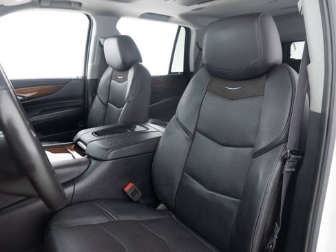 Used 2016 Cadillac Escalade Luxury AWD/4WD image 22