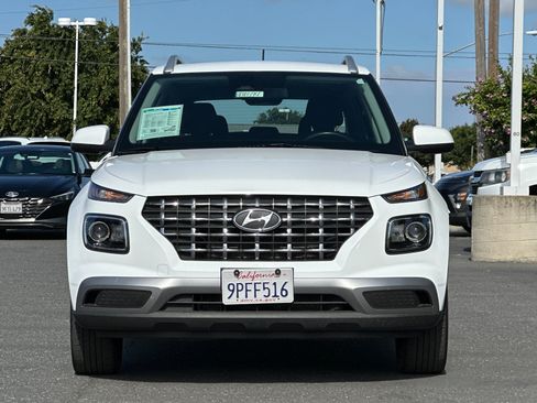 Used 2025 Hyundai Venue SEL FWD image 9