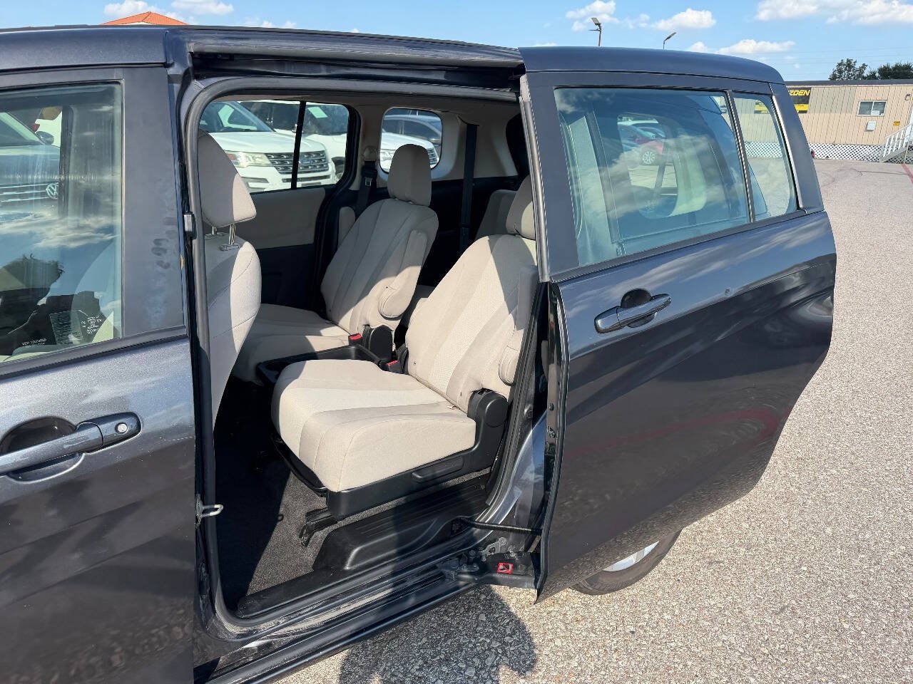 Used 2014 MAZDA MAZDA5 Sport FWD image 24