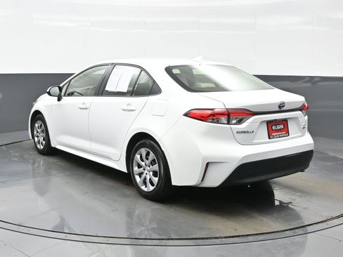 Used 2025 Toyota Corolla LE image 4