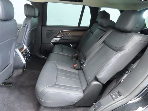 Used 2023 Land Rover Range Rover Long Wheelbase SE image 21