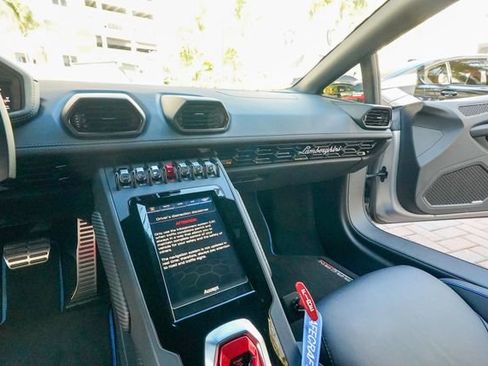 Used 2020 Lamborghini Huracan EVO image 68