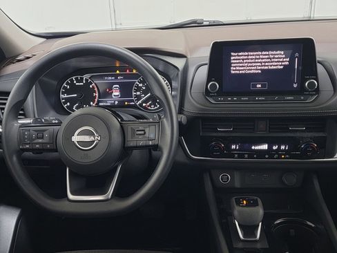 Used 2023 Nissan Rogue SV image 10