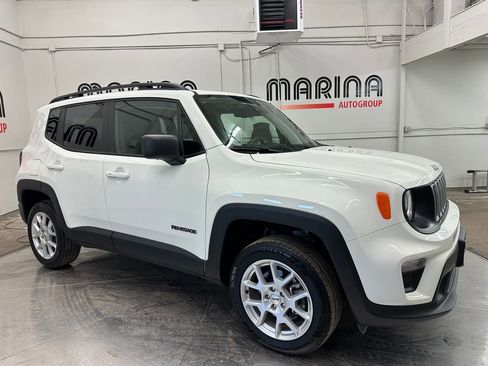 Certified 2022 Jeep Renegade Latitude w/ Convenience Group image 1