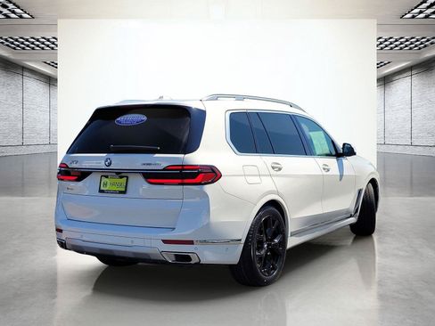 Used 2023 BMW X7 xDrive40i w/ Premium Package AWD/4WD image 8