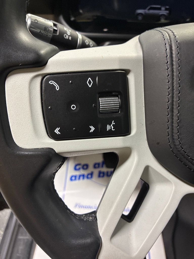 Used 2020 Land Rover Defender 110 SE AWD/4WD image 13