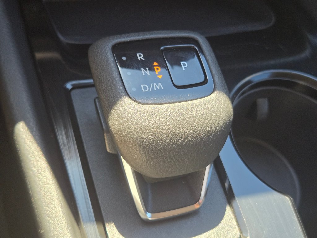 Used 2025 Nissan Rogue SV FWD image 27