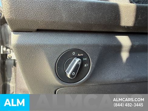 Used 2024 Volkswagen Jetta SE w/ Panoramic Sunroof Package image 25