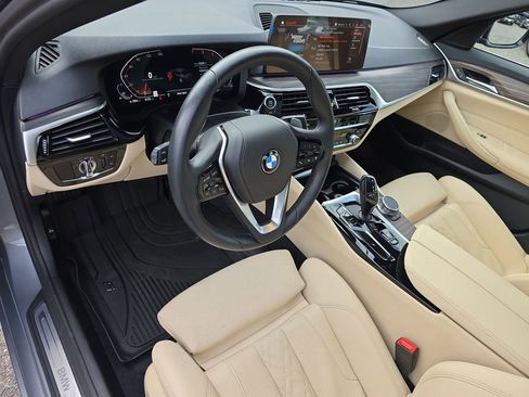 Used 2023 BMW 530i xDrive w/ Convenience Package image 9