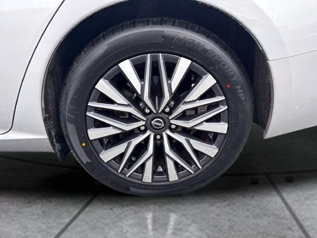 Used 2025 Nissan Altima 2.5 SV FWD image 25