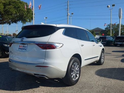 Used 2023 Buick Enclave Essence image 4