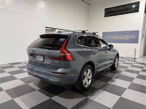 Used 2022 Volvo XC60 B5 Momentum image 5
