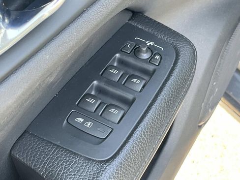 Used 2020 Volvo V60 T5 Momentum w/ Protection Package image 21