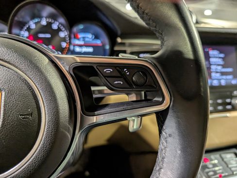 Certified 2018 Porsche Macan Sport Edition image 30