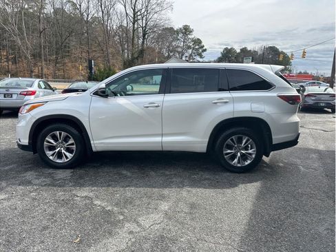 Used 2016 Toyota Highlander LE image 4