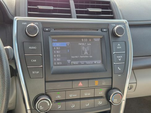 Used 2017 Toyota Camry LE FWD image 21