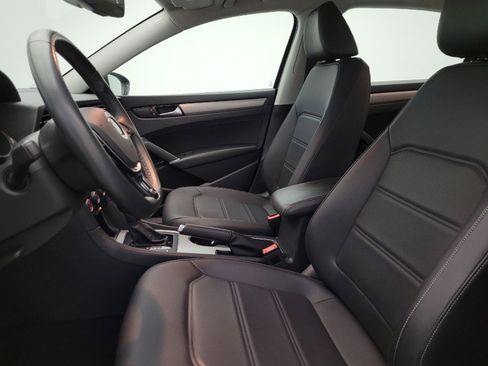 Used 2022 Volkswagen Passat 2.0T SE image 17