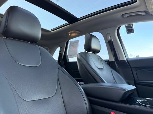 Used 2018 Ford Edge Titanium w/ Equipment Group 302A AWD/4WD image 16