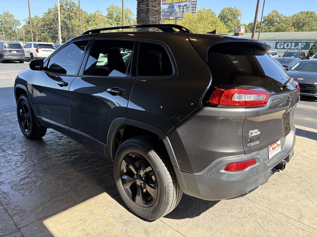 Used 2016 Jeep Cherokee Latitude w/ Cold Weather Group AWD/4WD image 8