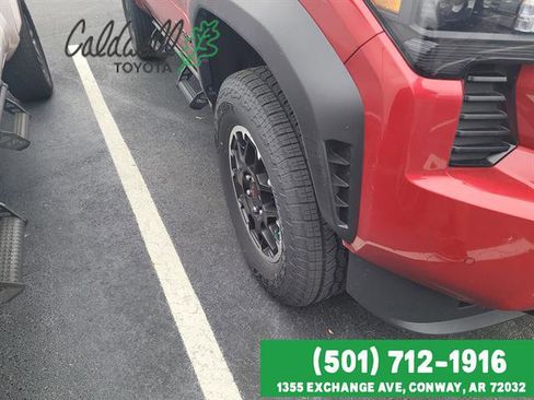 Certified 2025 Toyota Tacoma TRD Off-Road AWD/4WD image 33