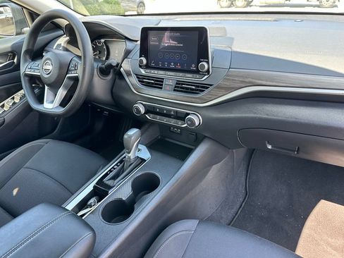 Used 2025 Nissan Altima 2.5 SV FWD image 17