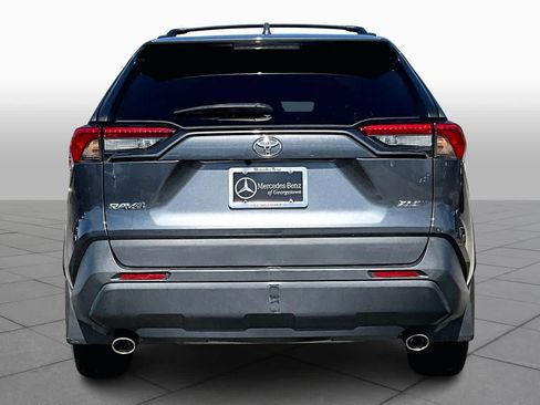 Used 2021 Toyota RAV4 XLE image 5