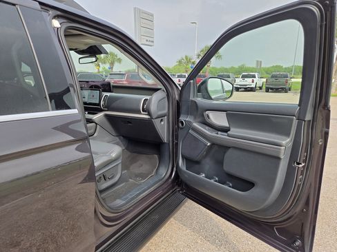 Used 2025 Ford Expedition Active AWD/4WD image 20