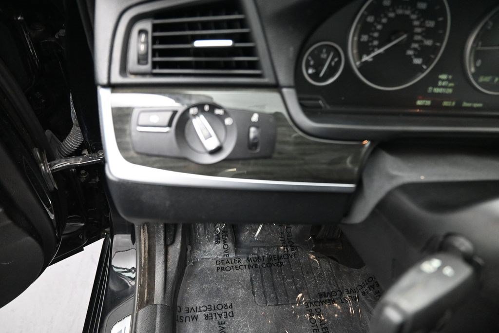 Used 2014 BMW 528i xDrive Sedan AWD/4WD image 12