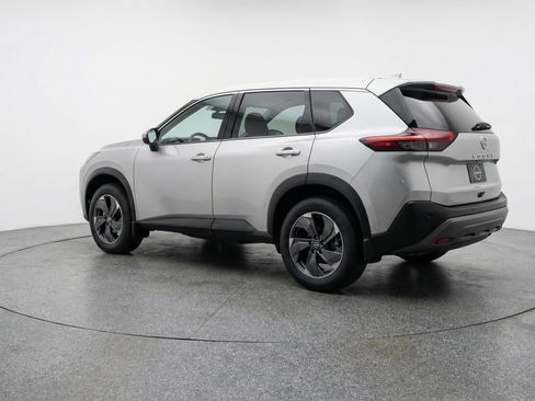 Used 2025 Nissan Rogue SV FWD image 6