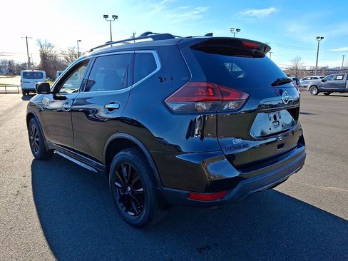 Used 2018 Nissan Rogue SV w/ Premium Package image 4