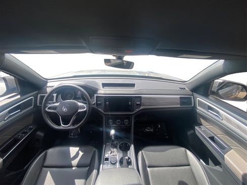 Used 2021 Volkswagen Atlas Cross Sport SE image 32