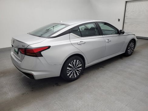 Used 2024 Nissan Altima 2.5 SV image 10