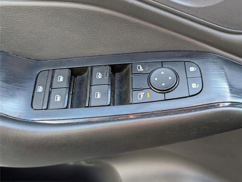 Used 2024 Nissan Rogue S image 17