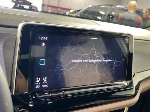 Used 2024 Volkswagen Atlas Cross Sport SE AWD/4WD image 21