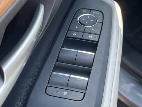Used 2025 Toyota Grand Highlander AWD Hybrid image 31