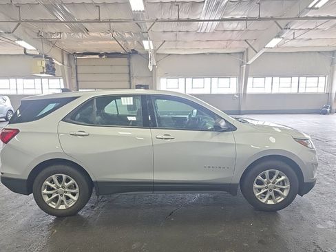 Used 2019 Chevrolet Equinox LS FWD image 2