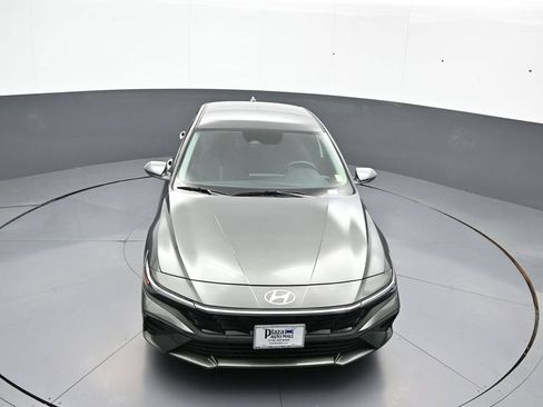 Certified 2025 Hyundai Elantra SE FWD image 33