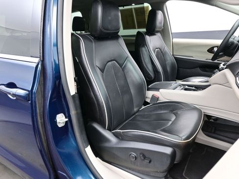 Used 2024 Chrysler Pacifica Limited image 12