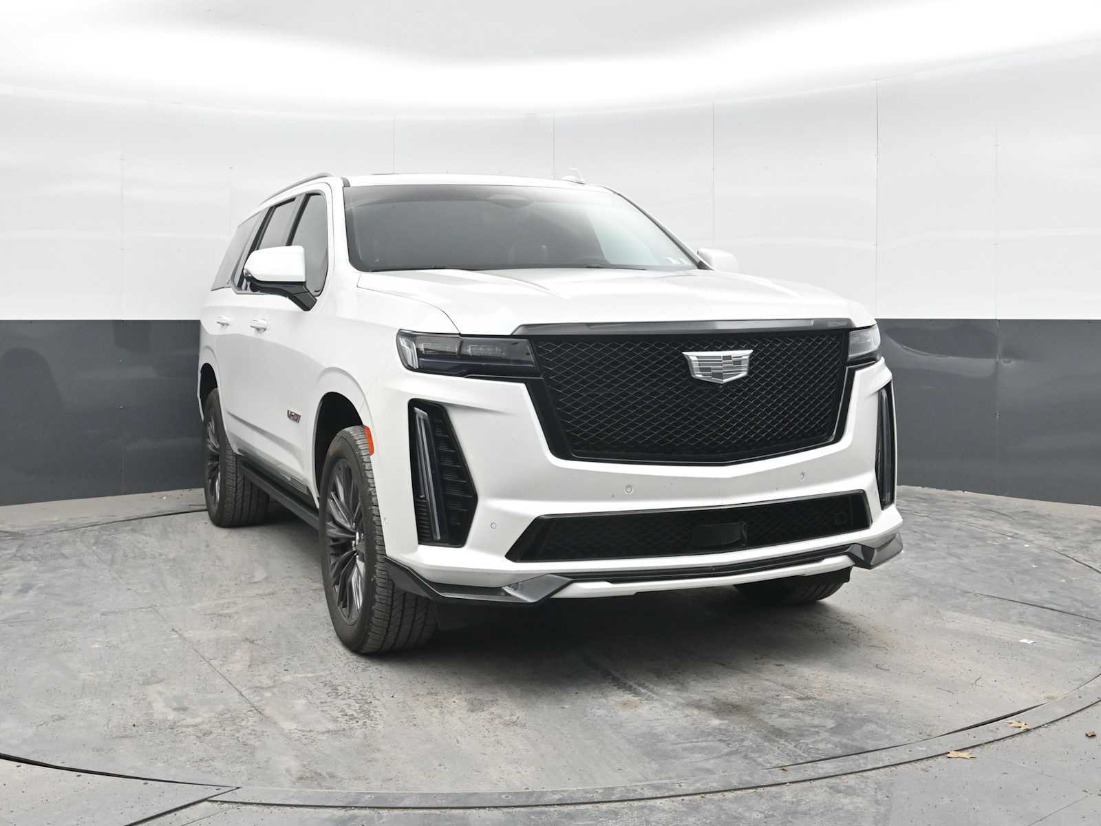 Used 2024 Cadillac Escalade V w/ LPO, ONYX Package AWD/4WD image 5