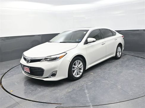 Used 2013 Toyota Avalon XLE Premium image 3
