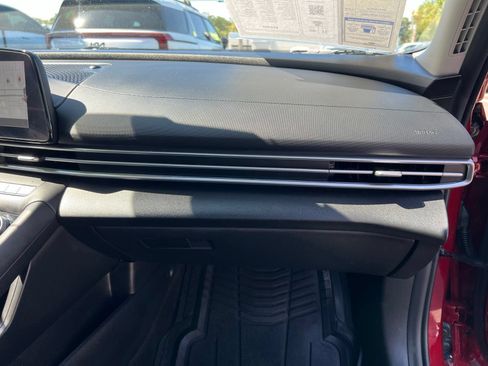 Used 2024 Hyundai Elantra Limited FWD image 58