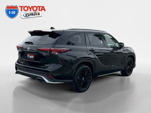 Certified 2025 Toyota Highlander XSE AWD/4WD image 5