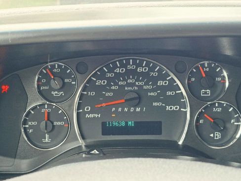 Used 2014 Chevrolet Express 2500 RWD image 25