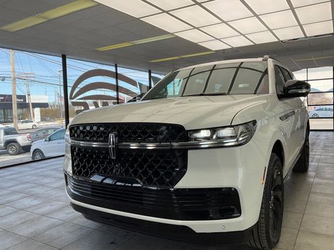 New 2026 Lincoln Navigator Reserve w/ Jet Appearance Package image 3