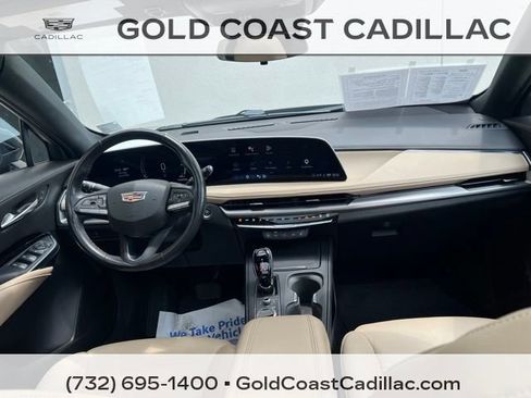 Certified 2024 Cadillac XT4 Luxury w/ Cold Weather Package FWD image 10