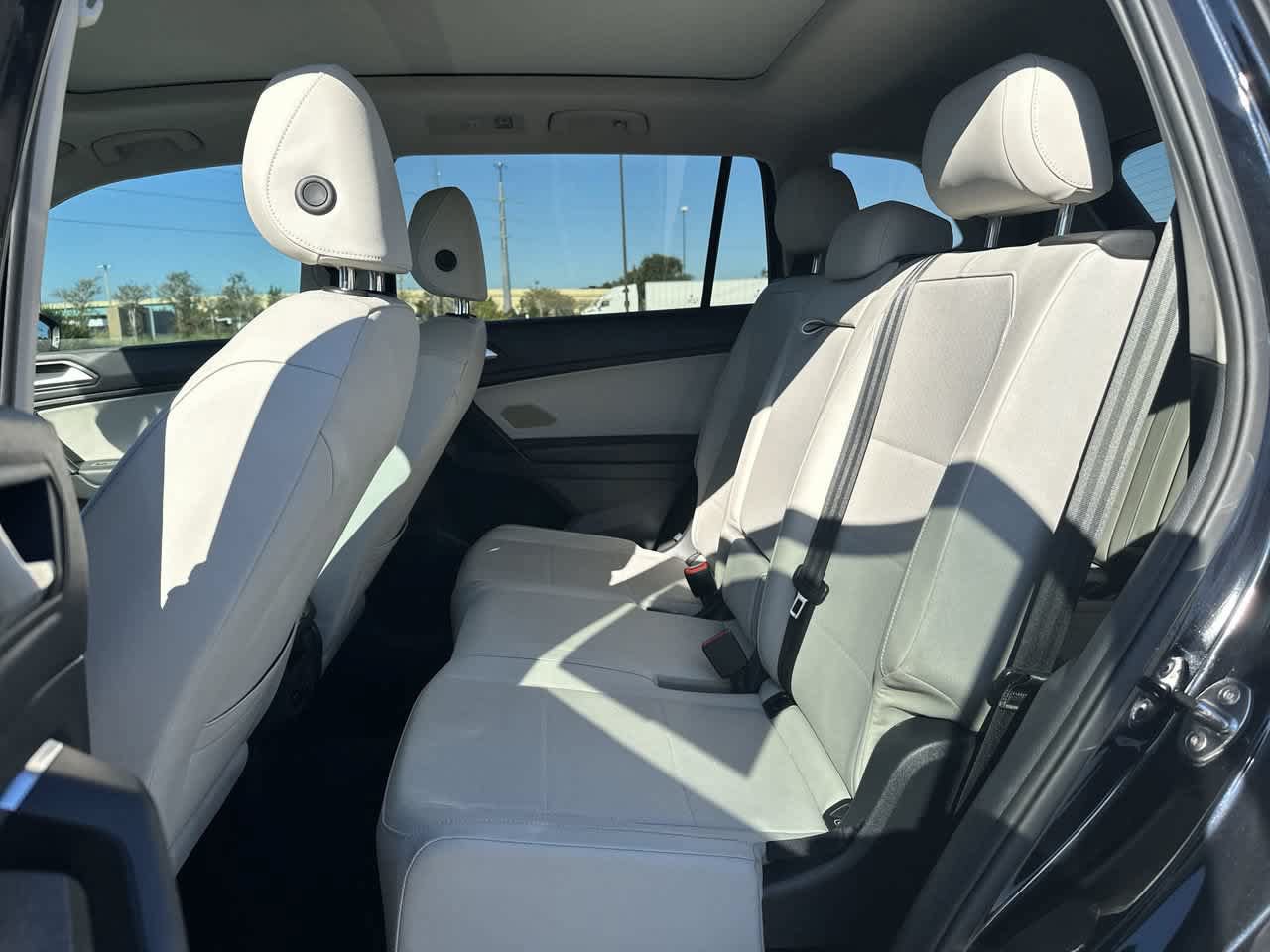 Used 2019 Volkswagen Tiguan SE w/ Panoramic Sunroof Package FWD image 18
