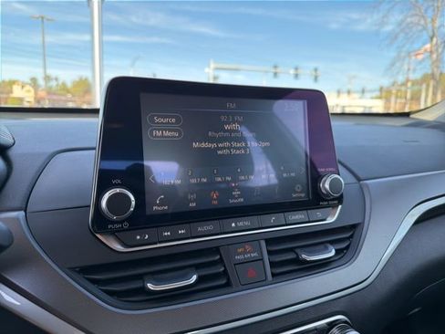 Used 2024 Nissan Altima 2.5 SR image 15