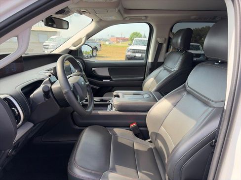 Used 2025 Ford Expedition Active AWD/4WD image 9