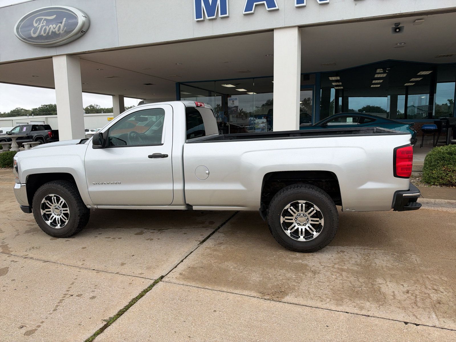 Used 2018 Chevrolet Silverado 1500 W/T w/ WT Convenience Package AWD/4WD image 2